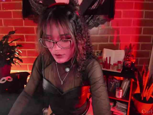 CurlyScarlett13
