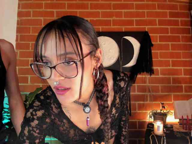 CurlyScarlett13