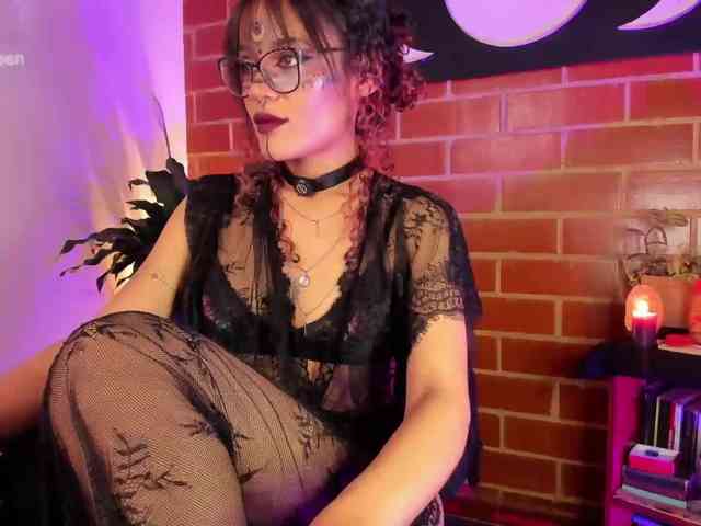 CurlyScarlett13