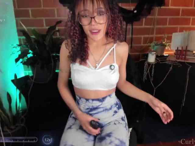 CurlyScarlett13