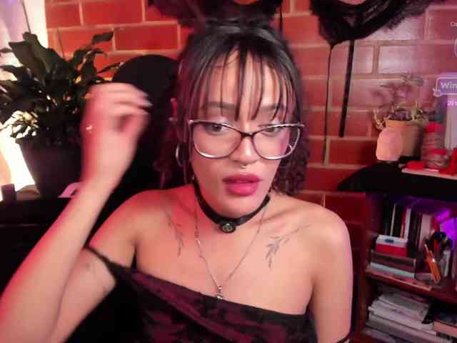 CurlyScarlett13