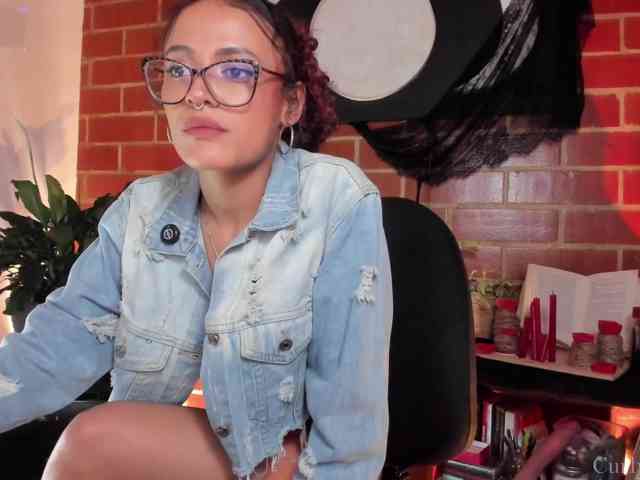 CurlyScarlett13