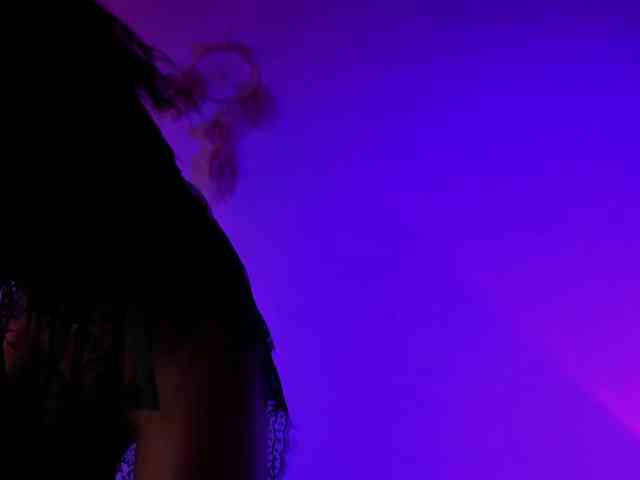 CurlyScarlett13 webcam