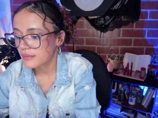CurlyScarlett13