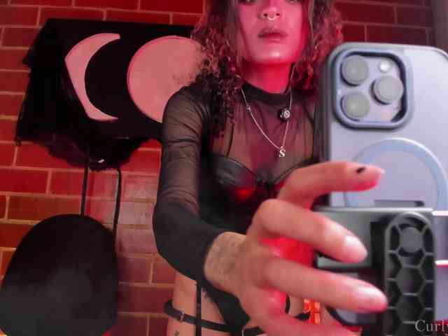 CurlyScarlett13