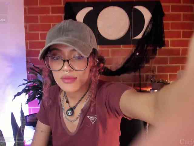 CurlyScarlett13