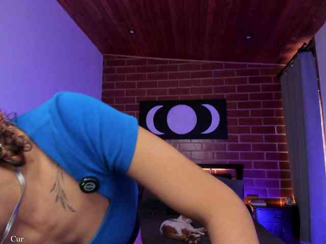 CurlyScarlett13 webcam