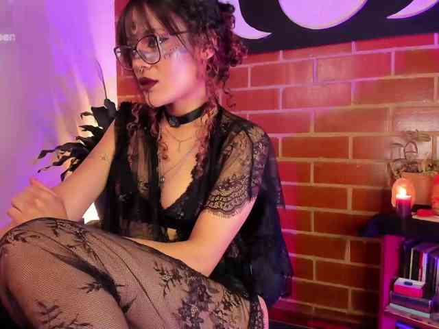 CurlyScarlett13