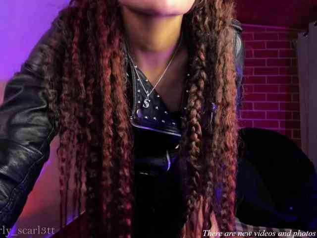 CurlyScarlett13 webcam