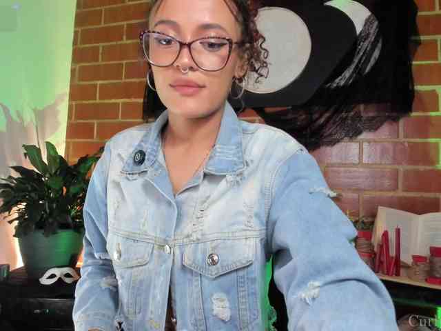 CurlyScarlett13