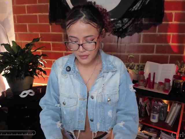 CurlyScarlett13