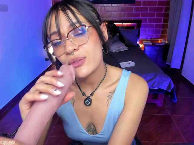 CurlyScarlett13 webcam