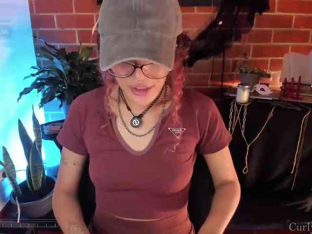 CurlyScarlett13
