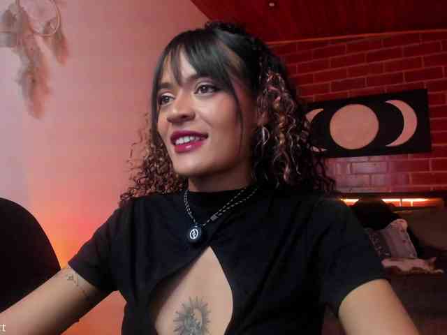 CurlyScarlett13 webcam
