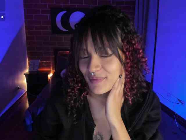 CurlyScarlett13 webcam