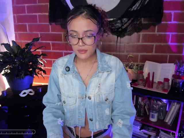 CurlyScarlett13