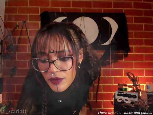 CurlyScarlett13 webcam