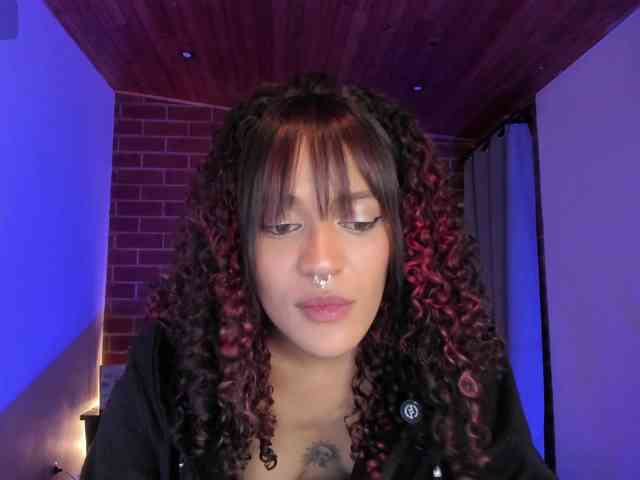 CurlyScarlett13 webcam