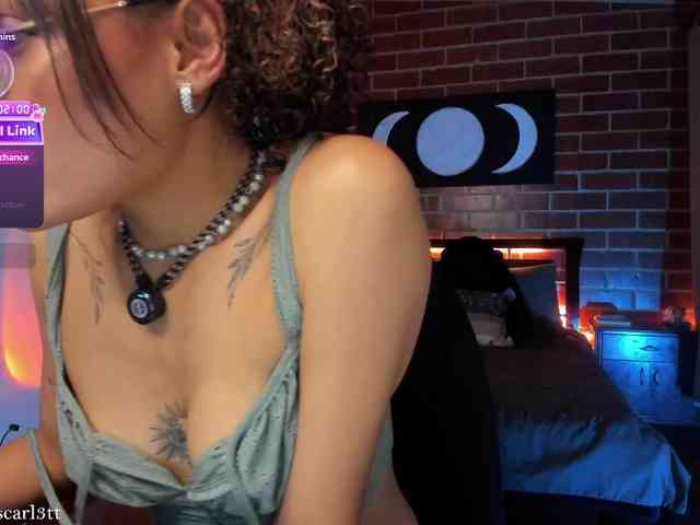 CurlyScarlett13 webcam