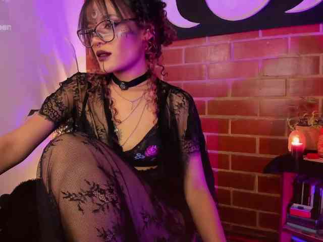 CurlyScarlett13