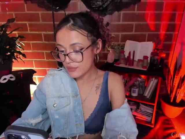 CurlyScarlett13