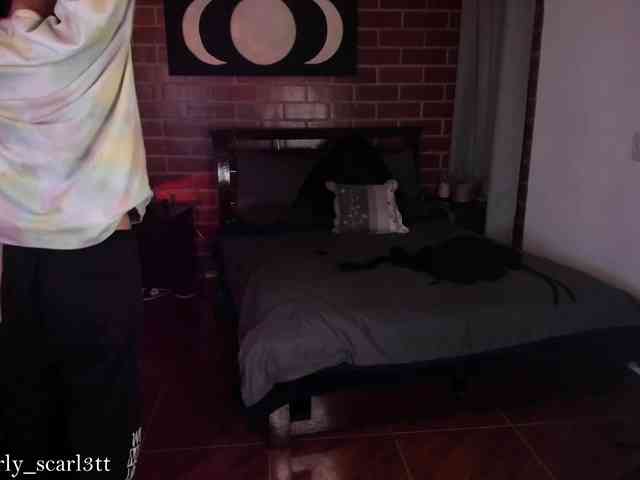 CurlyScarlett13 webcam