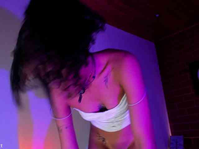 CurlyScarlett13 webcam