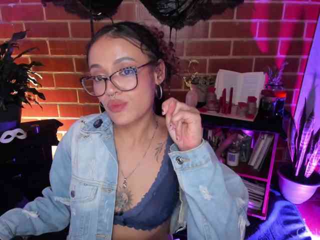 CurlyScarlett13