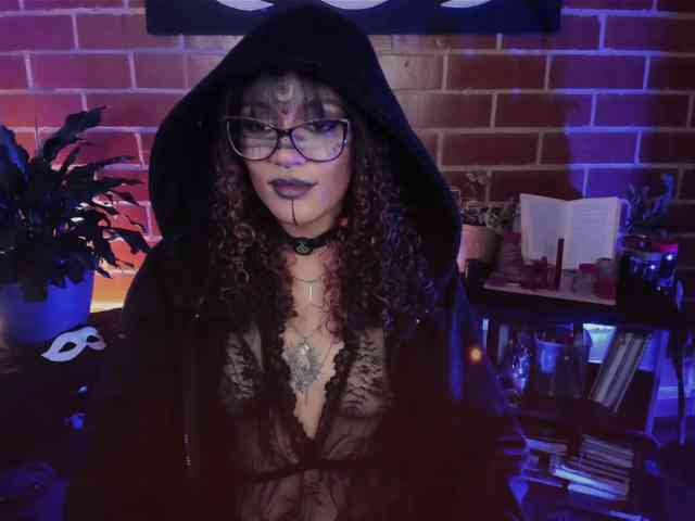 CurlyScarlett13