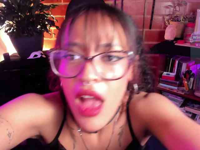 CurlyScarlett13