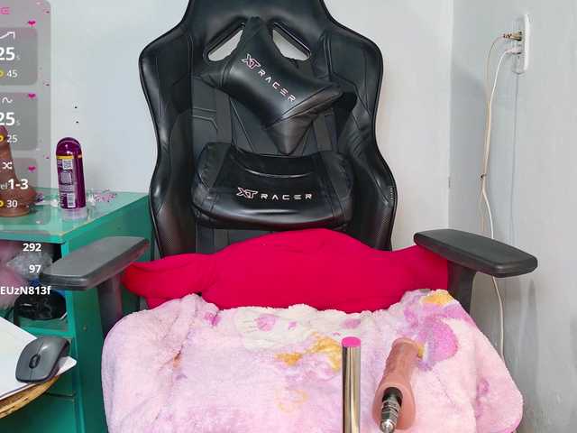 Geozinhaa live cam on BongaCams