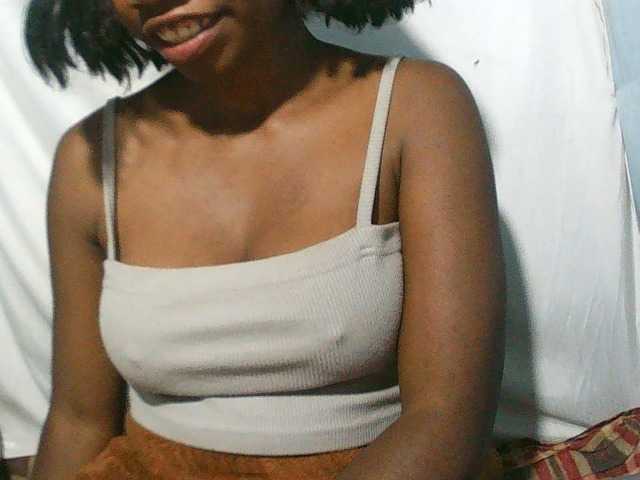 Nadjirh live cam on BongaCams