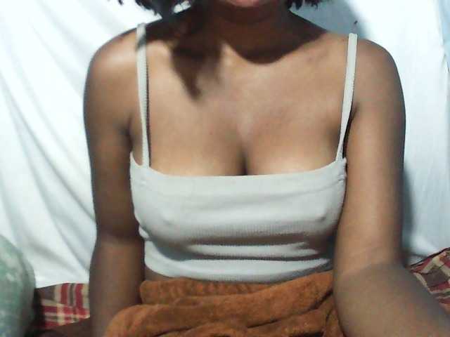 Nadjirh live cam on BongaCams