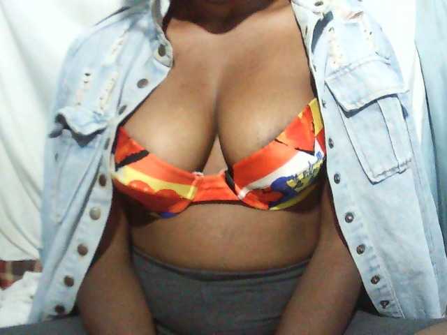 Nadjirh live cam on BongaCams