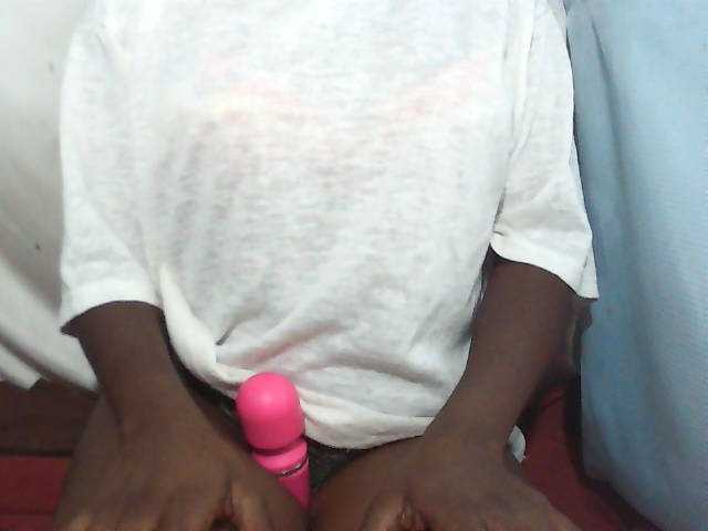 Nadjirh live cam on BongaCams