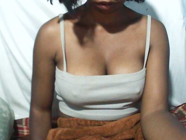 Nadjirh live cam on BongaCams