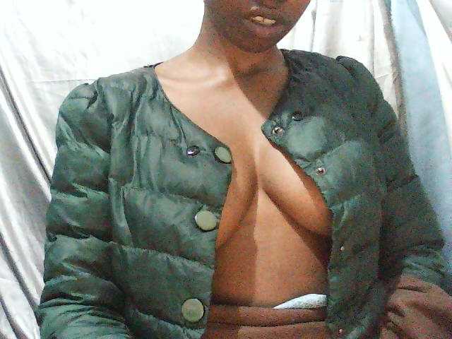 Nadjirh live cam on BongaCams