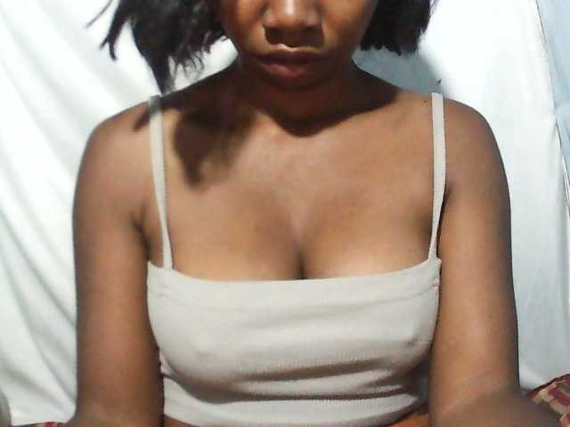 Nadjirh live cam on BongaCams