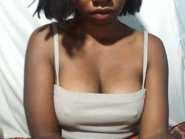 Nadjirh live cam on BongaCams