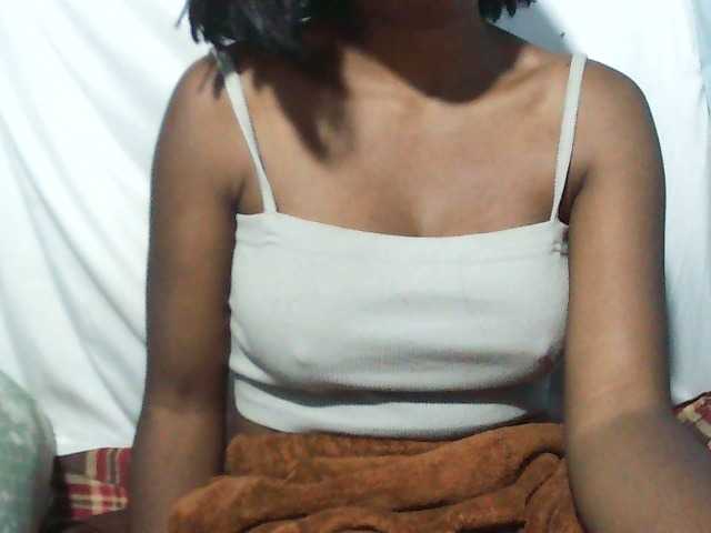 Nadjirh live cam on BongaCams