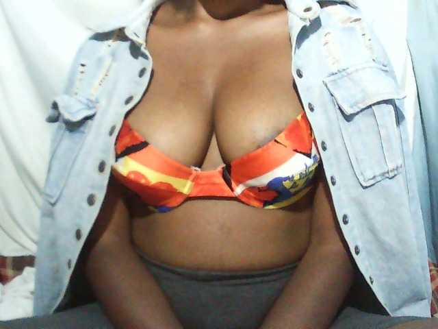 Nadjirh live cam on BongaCams