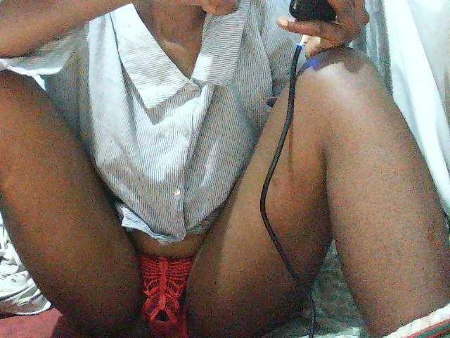 Nadjirh live cam on BongaCams