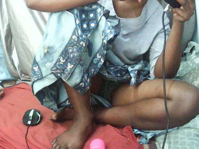 Nadjirh live cam on BongaCams