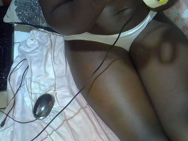 Ebonydora live cam on BongaCams