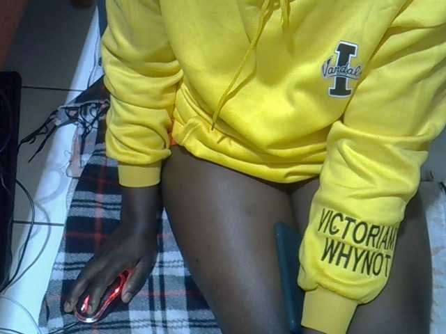 Ebonydora live cam on BongaCams