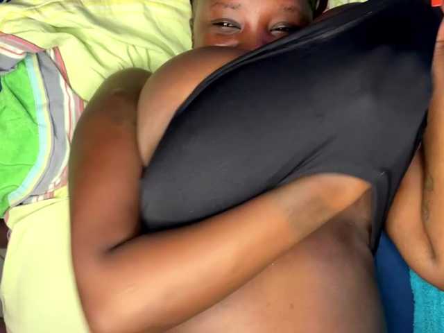 DreamInterracial's BongaCams show and profile