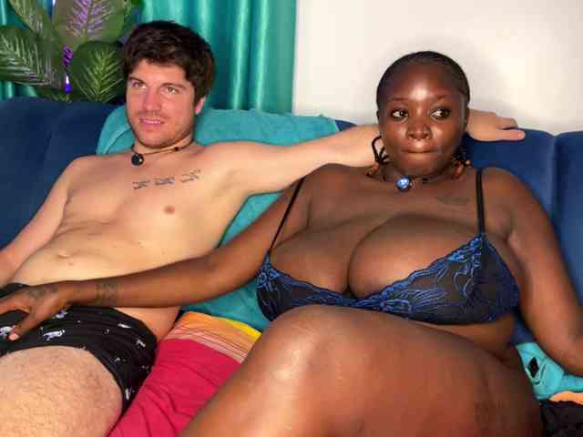 Bu model şu anda canlı. DreamInterracial