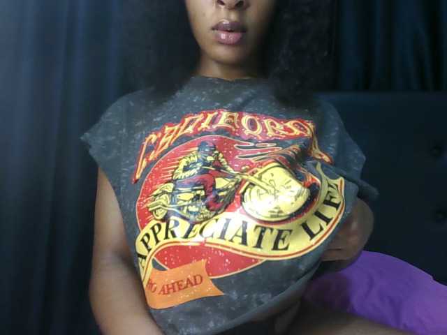 Sweet-Aura's BongaCams show and profile