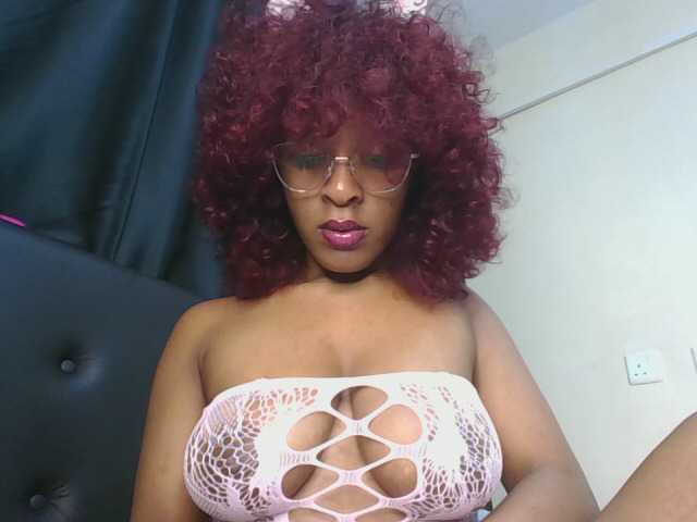 Sweet-Aura live cam on BongaCams
