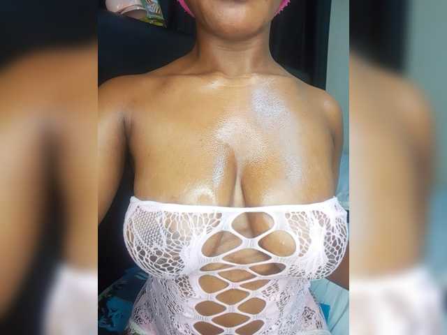 Sweet-Aura live cam on BongaCams